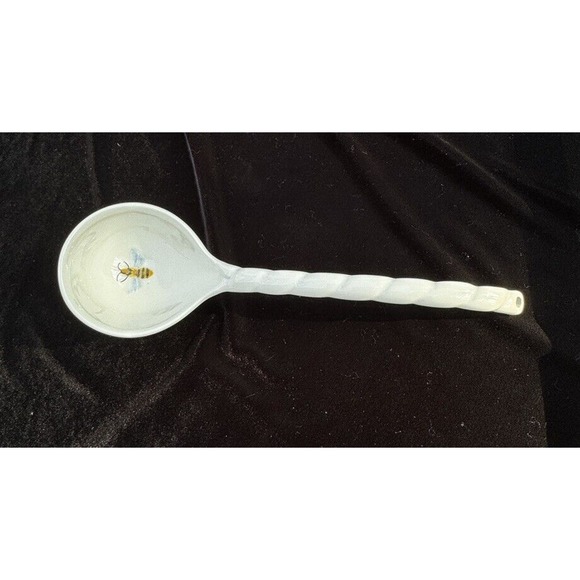 Rare MWW Market Embossed Bumble Bee White Basket Collection Soup Ladle -A29 - Picture 3 of 8